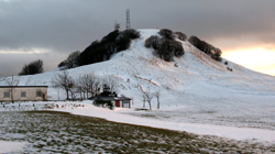 La vetta innevata del Monte Petrano